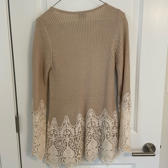 Monroe & Main sweater with lace detail - Picture 4 of 5